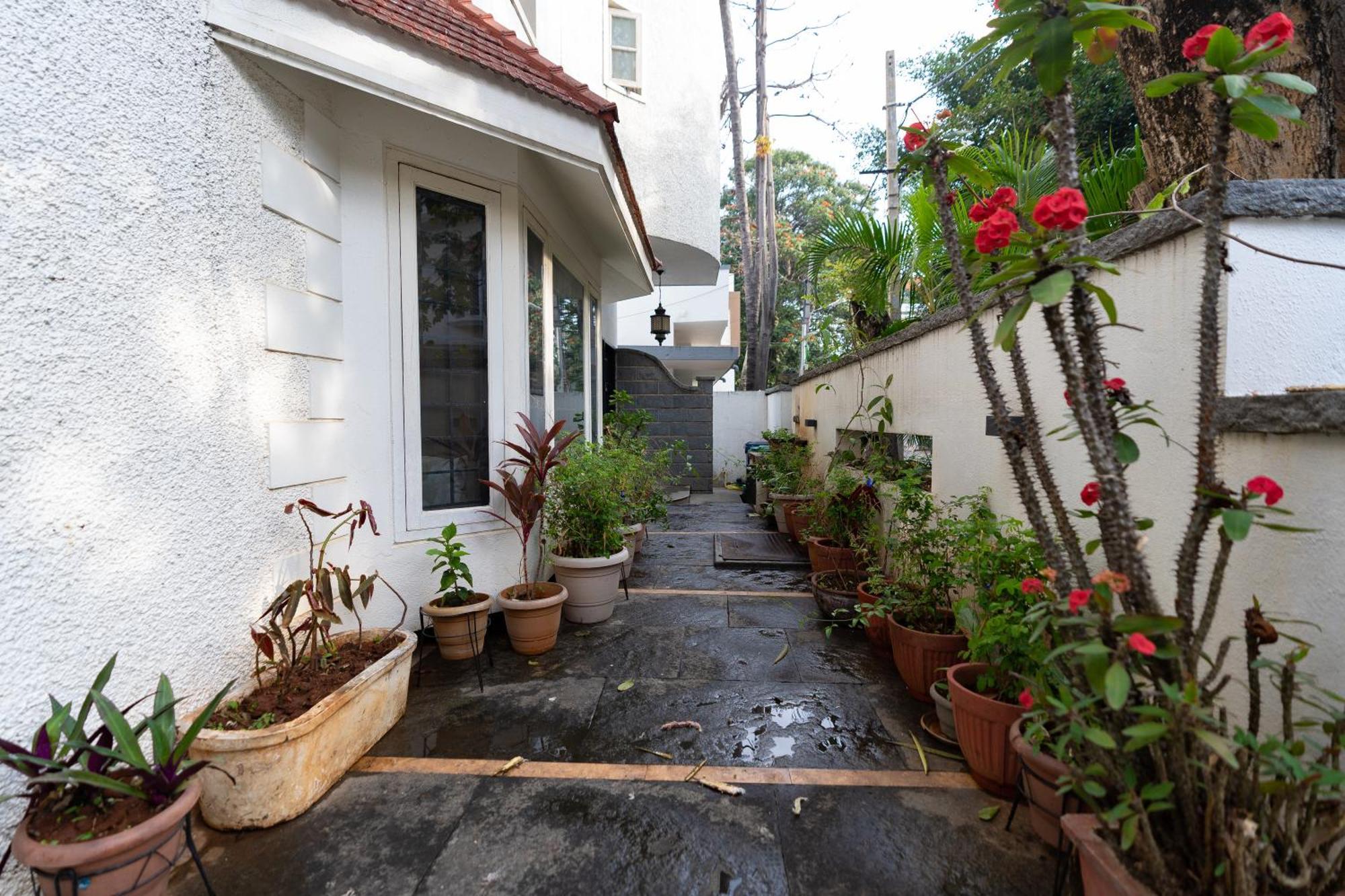 Luho 187 Bed & Breakfast Bangalore Bagian luar foto